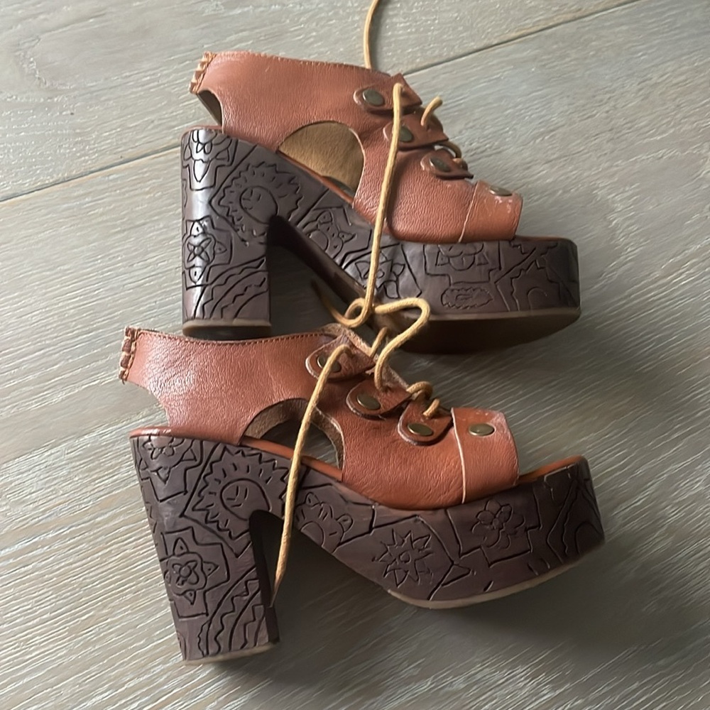 Free People Tan Leather Lace Front Platform Clog Sandals - Picture 4 of 9
